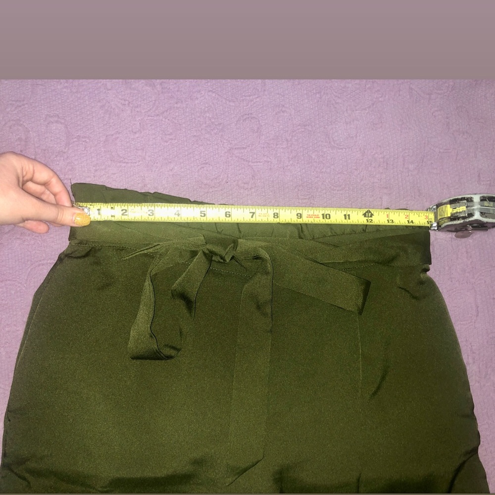 Adorable Dressy Pants 💚 - Picture 9 of 10